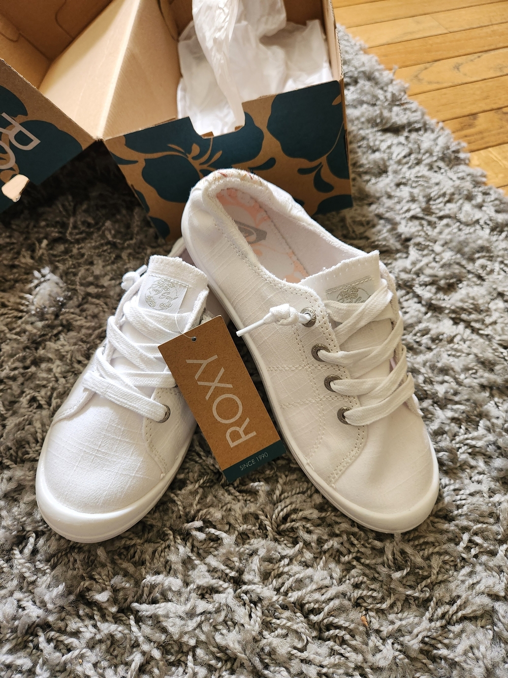 NWT Roxy Women's White Canvas Slip On Sneakers